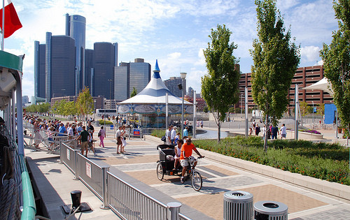 Take your Mom out for a fun outdoor activity this weekend around Detroit