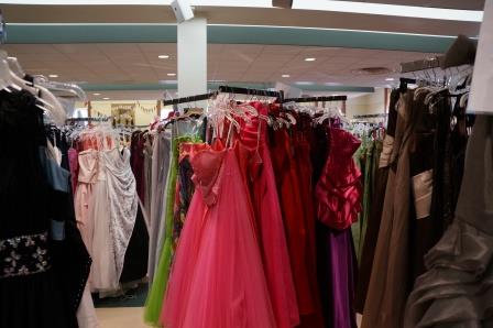 Comerica, Hope Closet team up to help girls in need find just the right prom dress