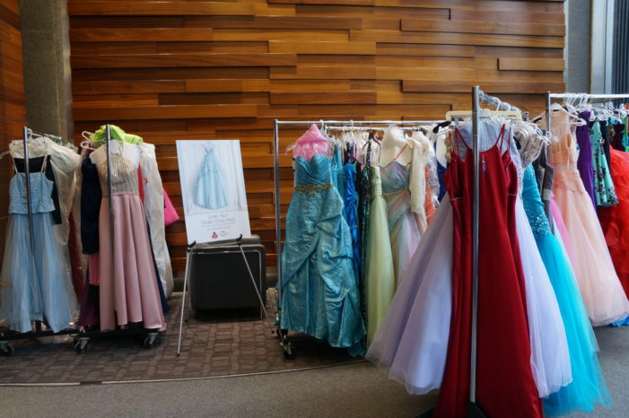 Comerica donates $5,000 to Hope Closet to help young women in need find a prom dress